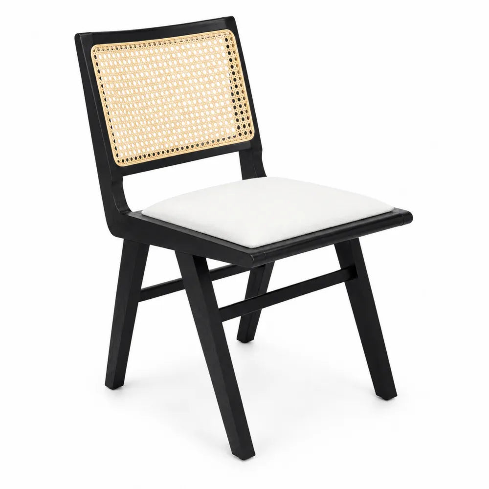 Sedia in legno con schienale in rattan e seduta in tessuto bianco